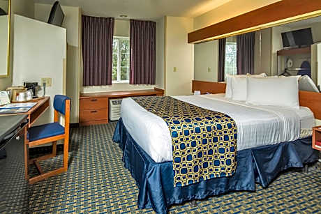 Queen Room - Non-Smoking