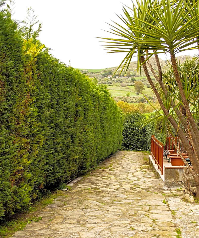 La Dolce Vita - B&B con Piscina Regalbuto - Lago Pozzillo