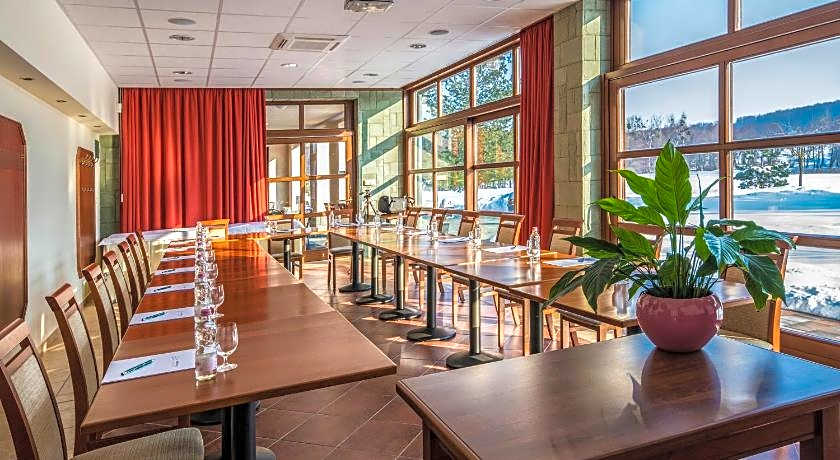 Forest Hills Hotel & Golf Zirc