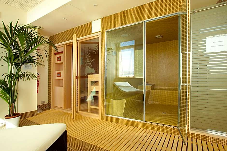 Breaking Business Hotel