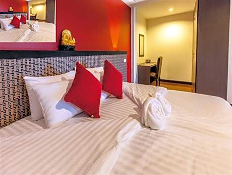 Lake View Suite