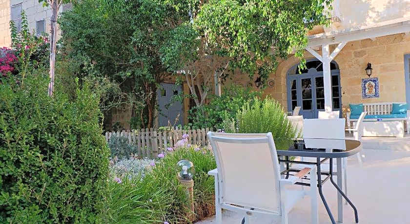 Village Knights Accommodation