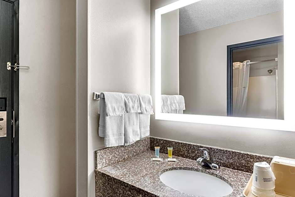 Super 8 by Wyndham Evansville East