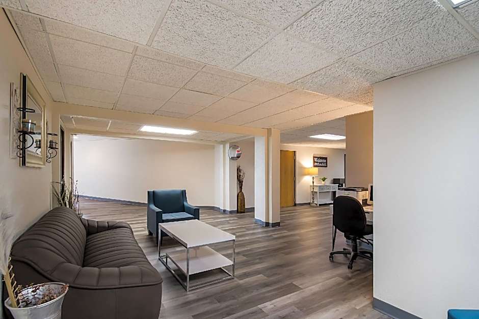 Econo Lodge Duluth near Miller Hill Mall