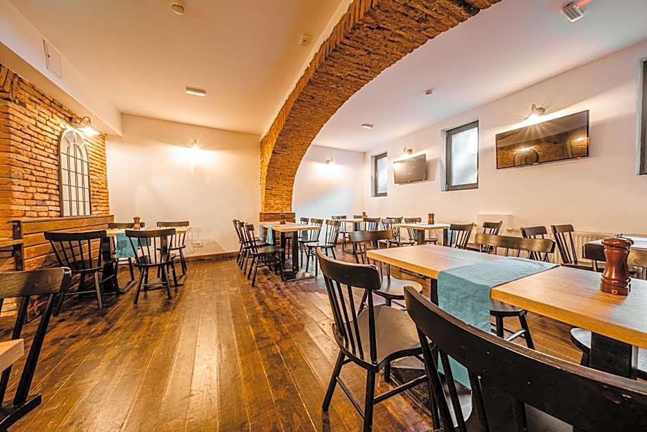 CASA CHITIC - HOTEL & RESTAURANT- Str Nicolae Balcescu 13