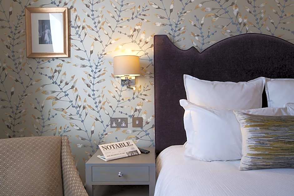 54 Queen's Gate Hotel