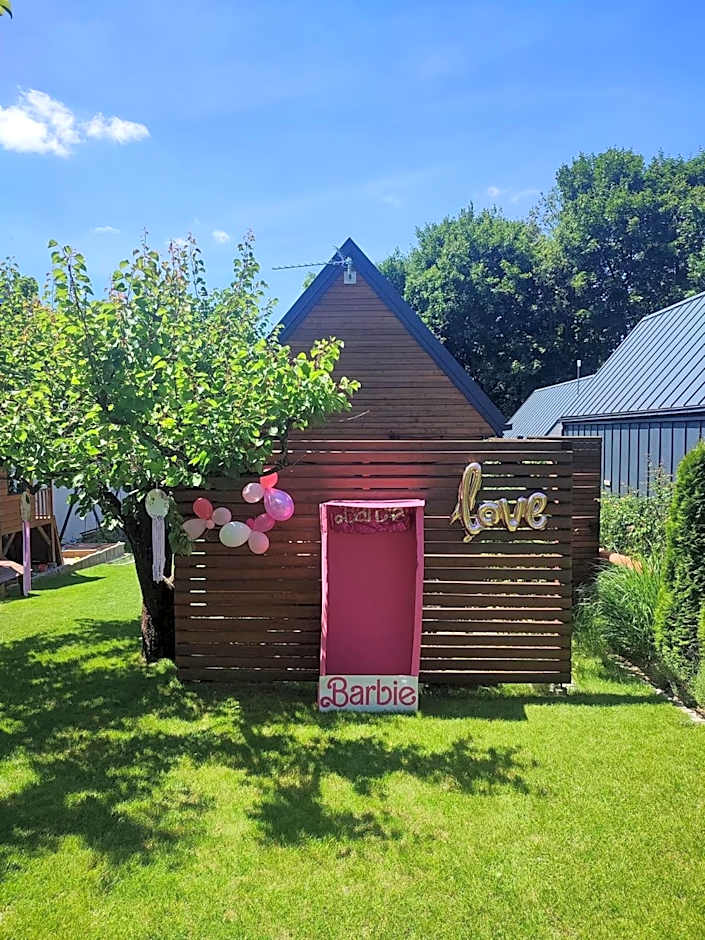 Lawendowo- sauna, jacuzzi, domki w ogrodzie i apartamenty w kamienicy