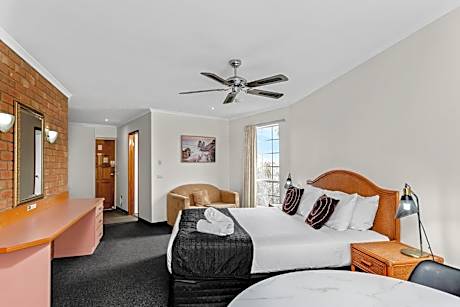 Executive Queen Suite