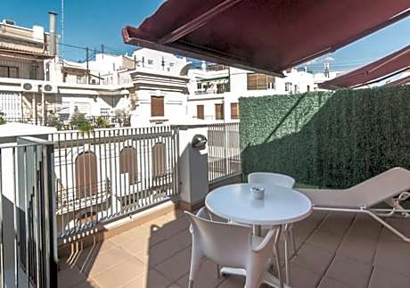 DELUXE WITH TERRACE (2 PEOPLE)