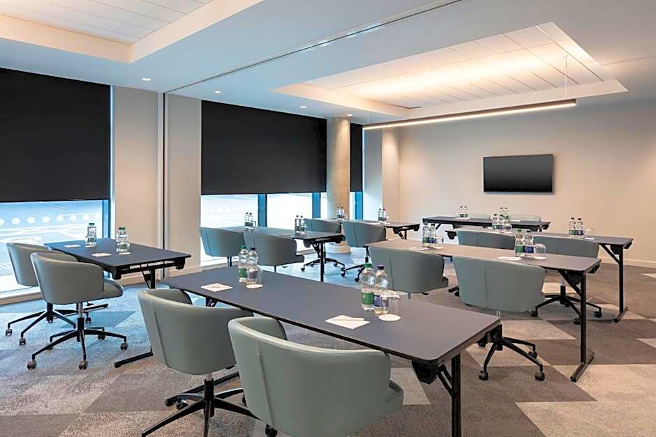 Holiday Inn London-Heathrow Bath Road By IHG
