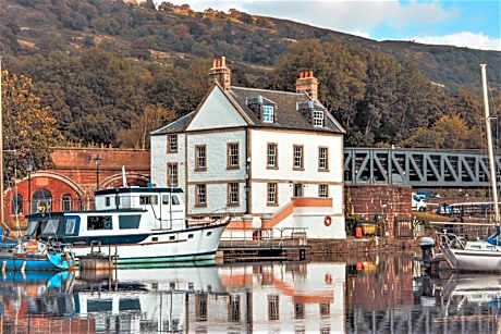 Custom House Hotel