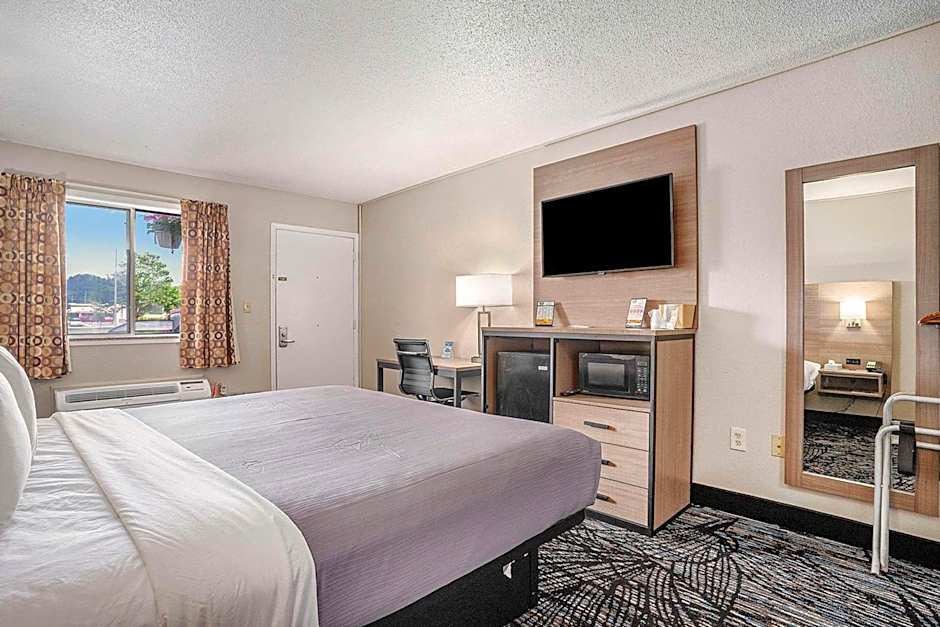 Rodeway Inn Grand Haven