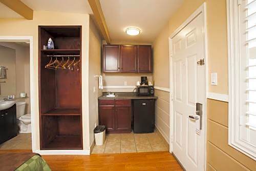 Tri Valley Inn And Suites