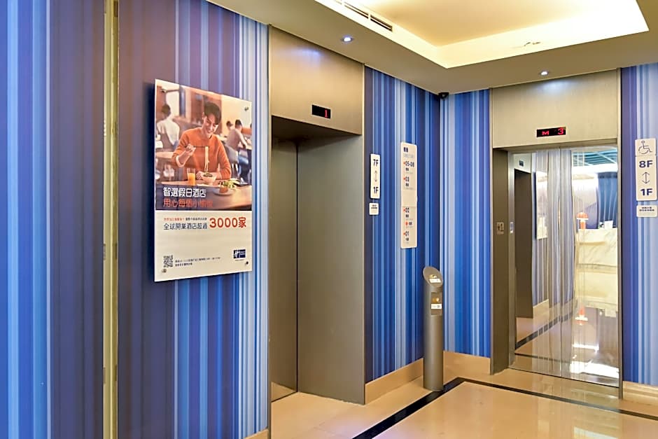 Holiday Inn Express Taipei Train Station