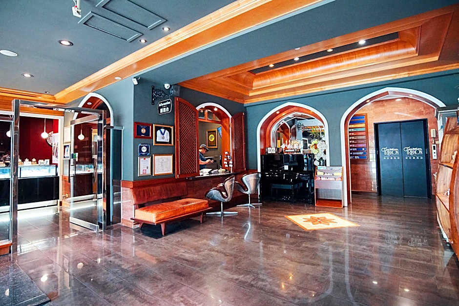 Trianon Country Hotel