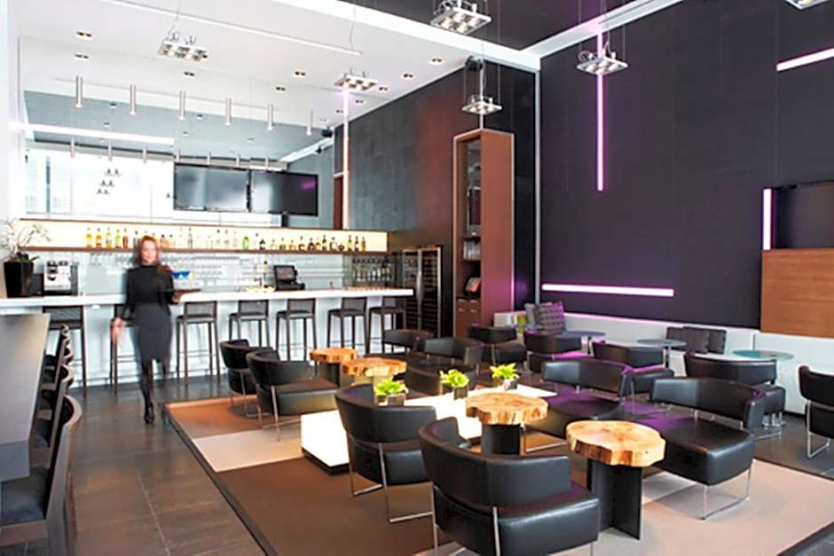 Hotel Le Germain Maple Leaf Square