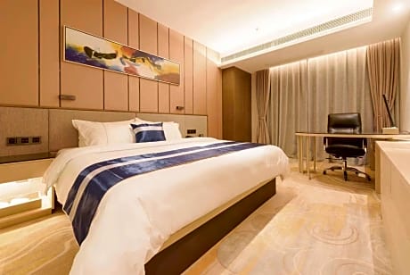 1 King Bed, Deluxe Room, Non-Smoking