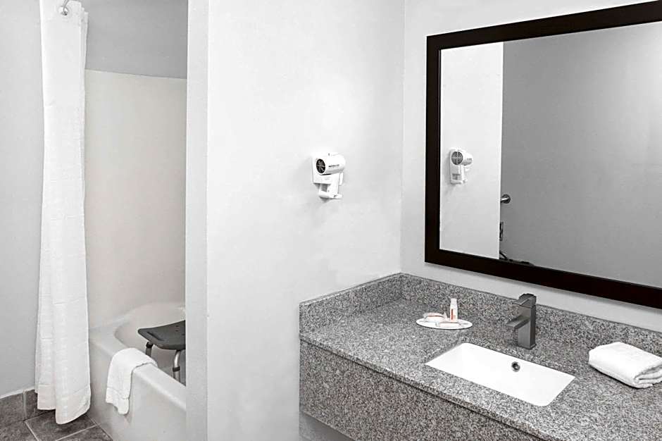 Super 8 by Wyndham Lafayette / Purdue Area