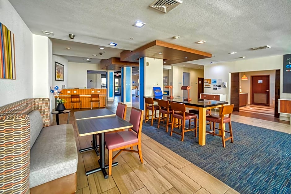 Holiday Inn Express and Suites Beeville By IHG