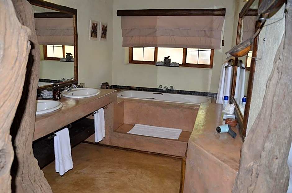 Moholoholo Forest Camp