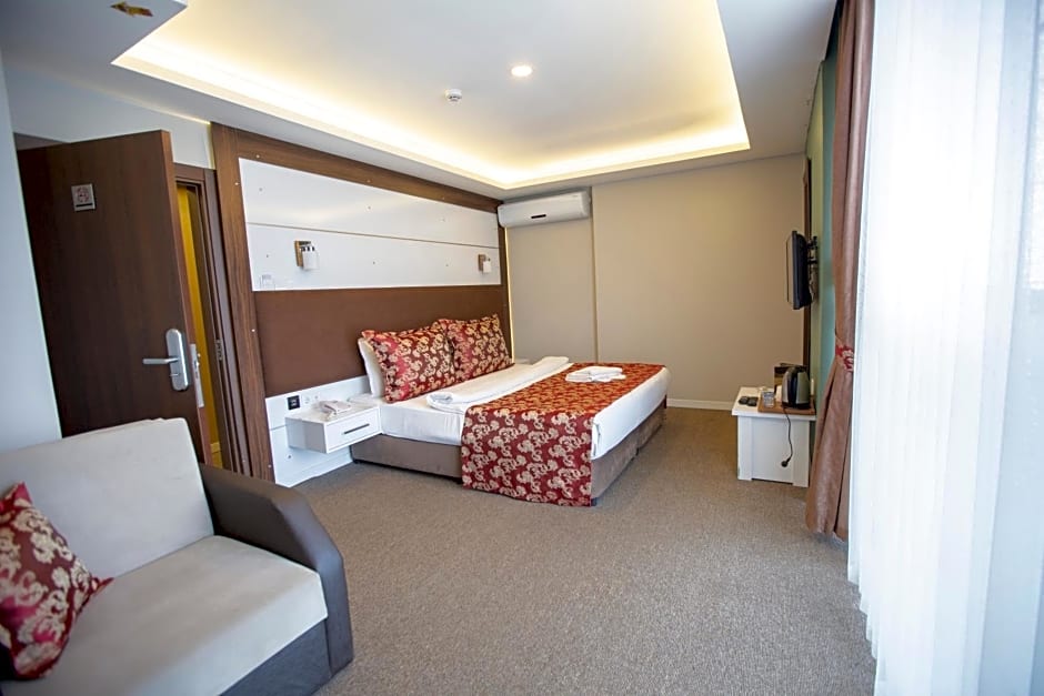 Royal Life Exclusive