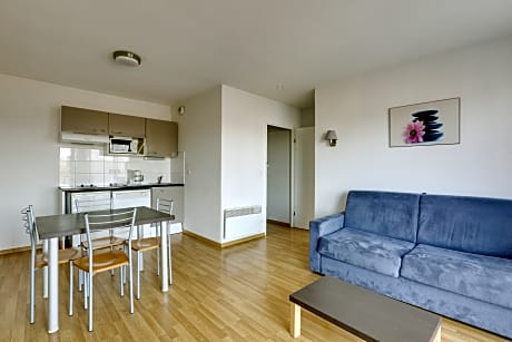 ECONOMIC APARTMENT (DOUBLE BED AND SOFA BED)