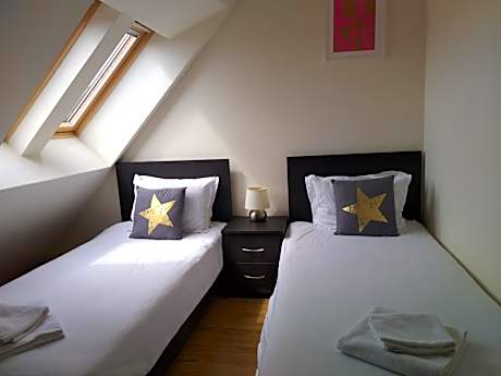 Three-Bedroom Maisonette with Fireplace (8 Adults)