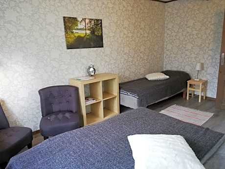 Basic Triple Room with Shared Bathroom