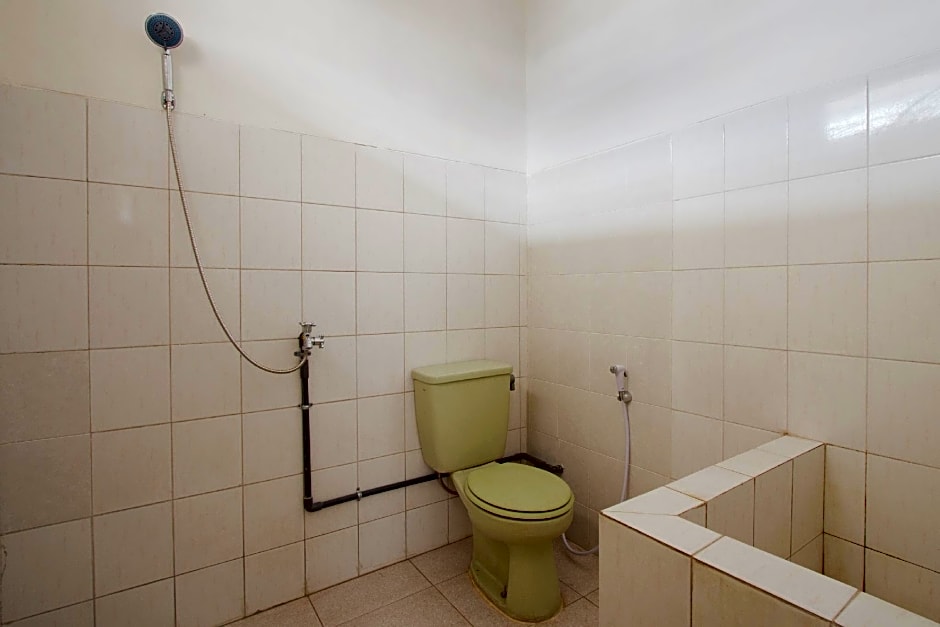 SPOT ON 3218 Bee Palm Family Syariah