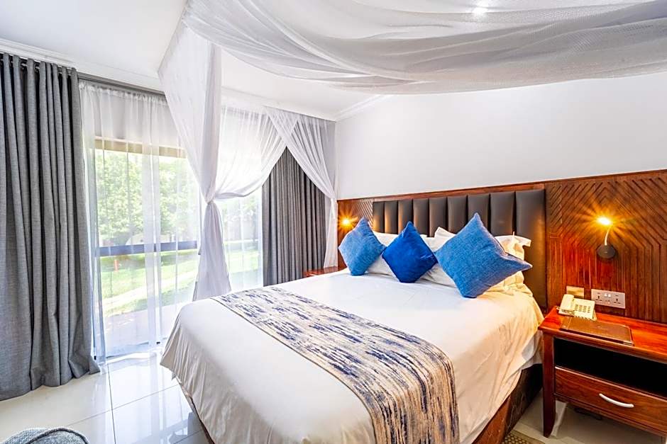 Azambezi River Lodge