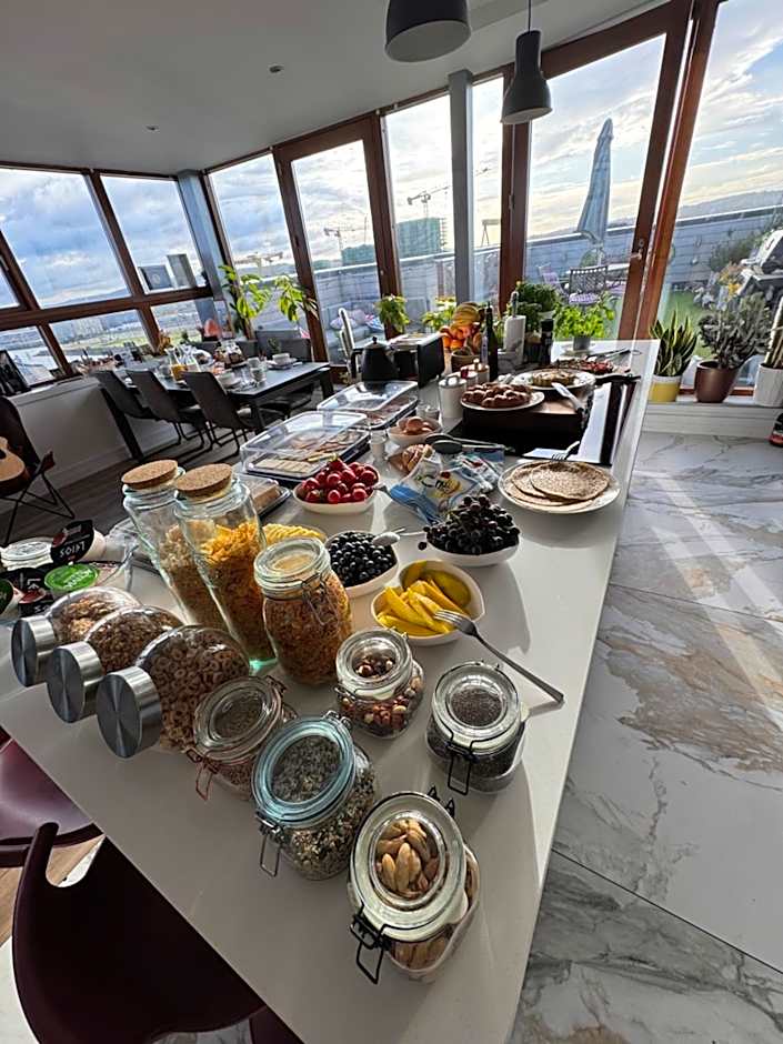 James Clow Bed & Breakfast & Apartments