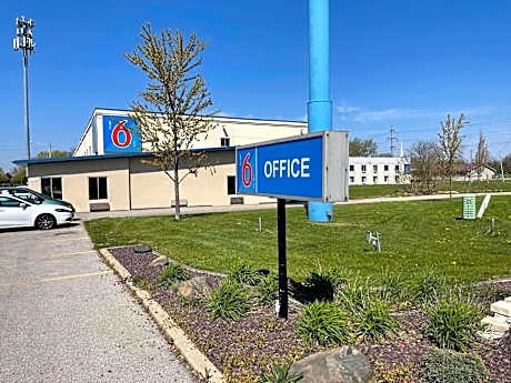 Studio 6 Peoria IL