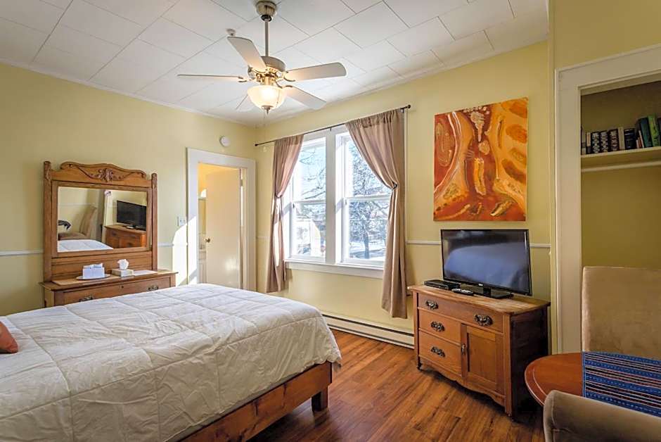 Lakelawn B&B and Motel