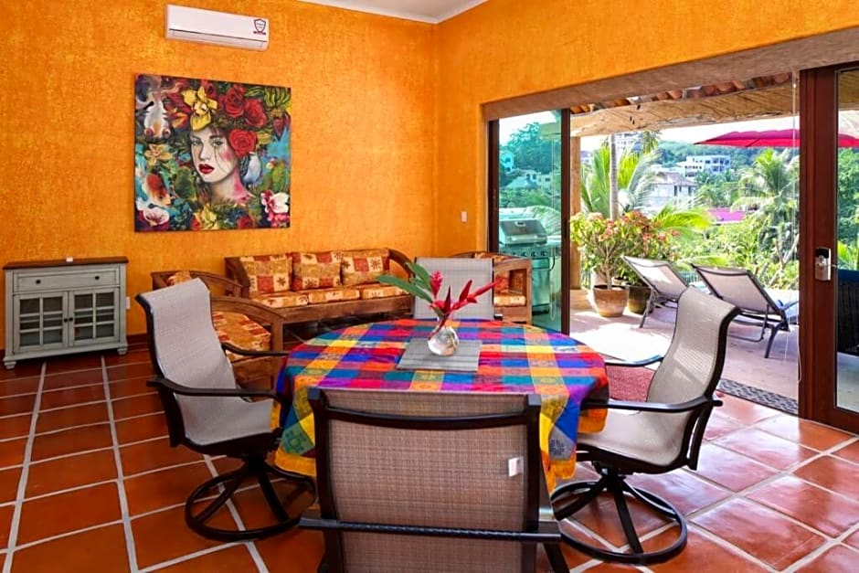 Villa Kiwi. Huge Pool, Steps To Town n Beach. 6 plus BRM 7.5 BTH 3 KCN