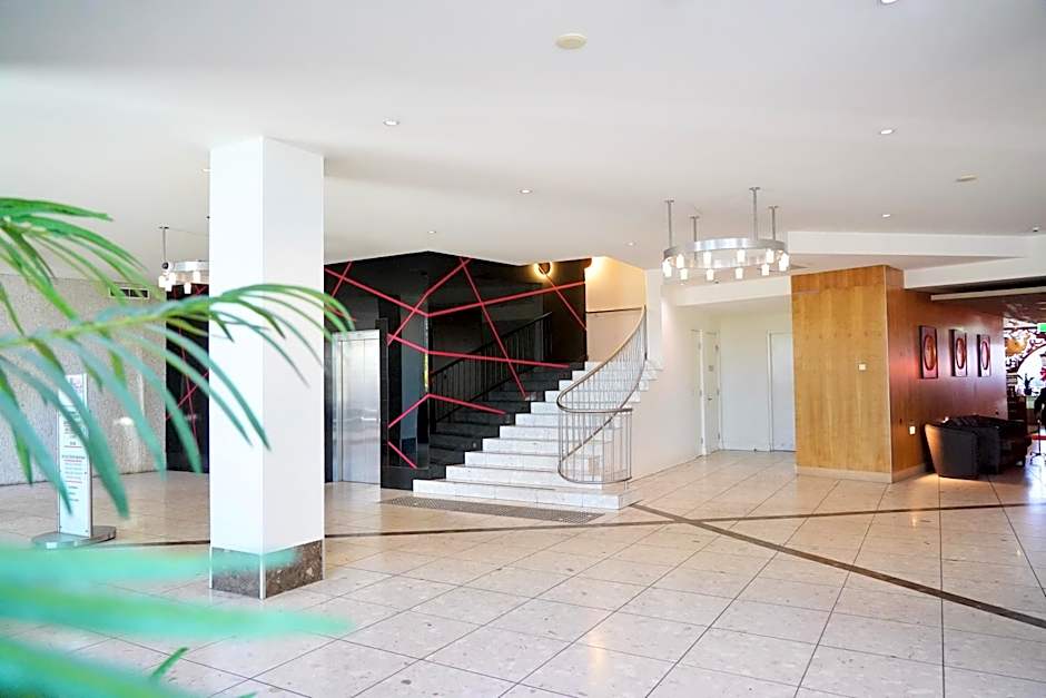 Golden Pebble Hotel
