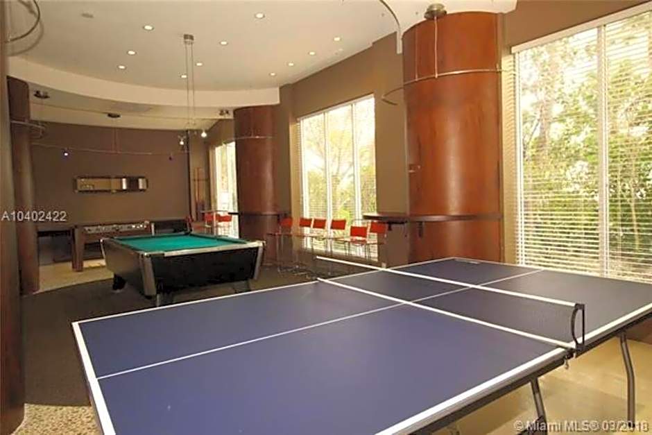 Beautiful penthouse condo with stunning views of both ocean and city