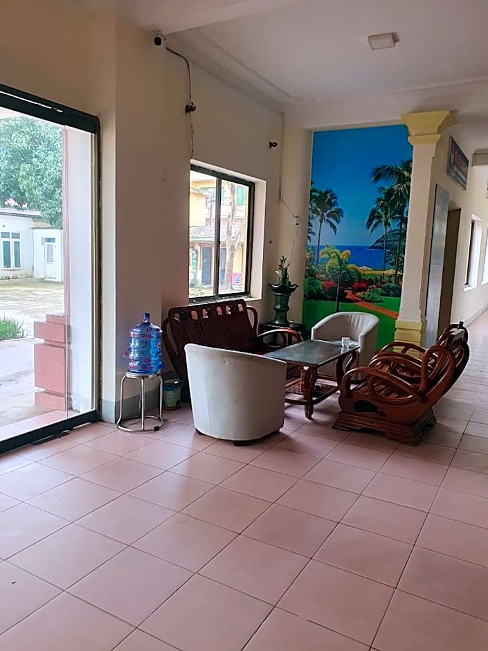 Khách sạn Viễn Đông