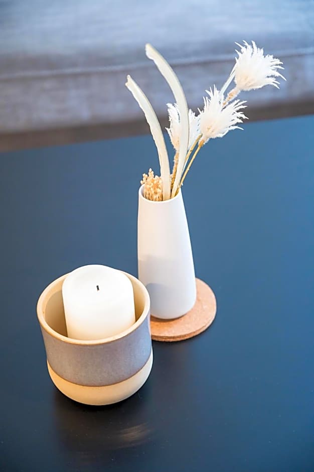 Group Stays - Large Renovated Apartment with Pool and Hot Tub