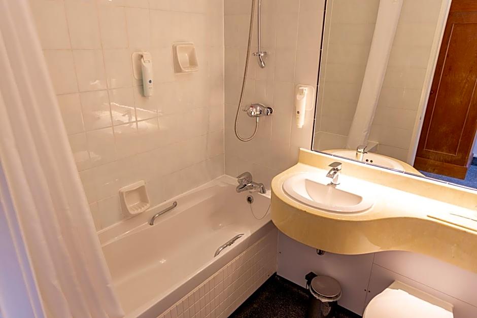 Roebuck by Greene King Inns