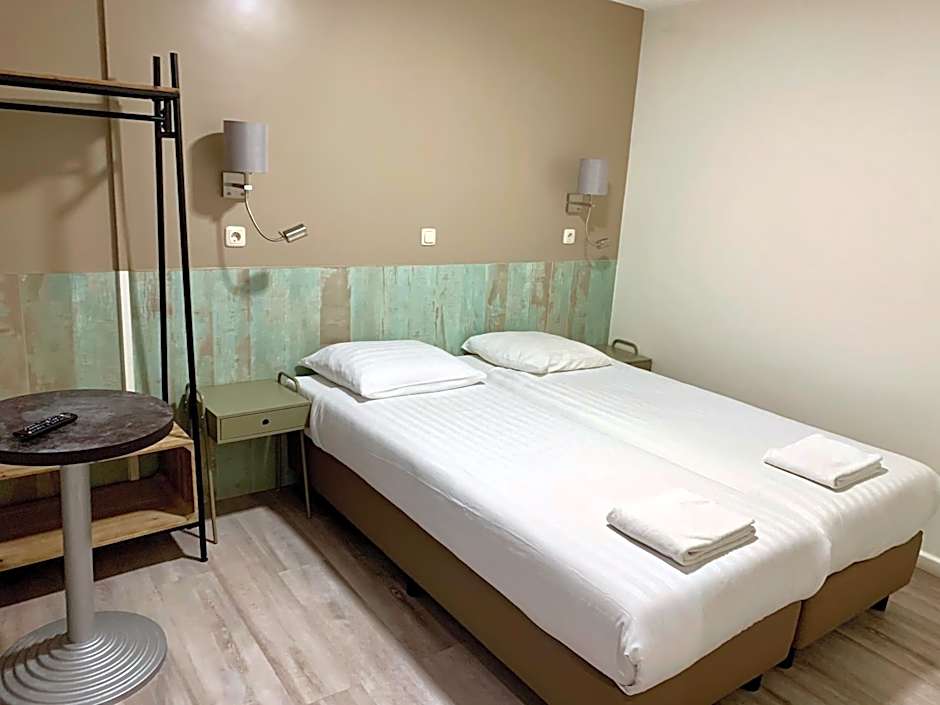 Budget Hotel Damrak Inn