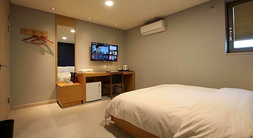 141 Mini Hotel