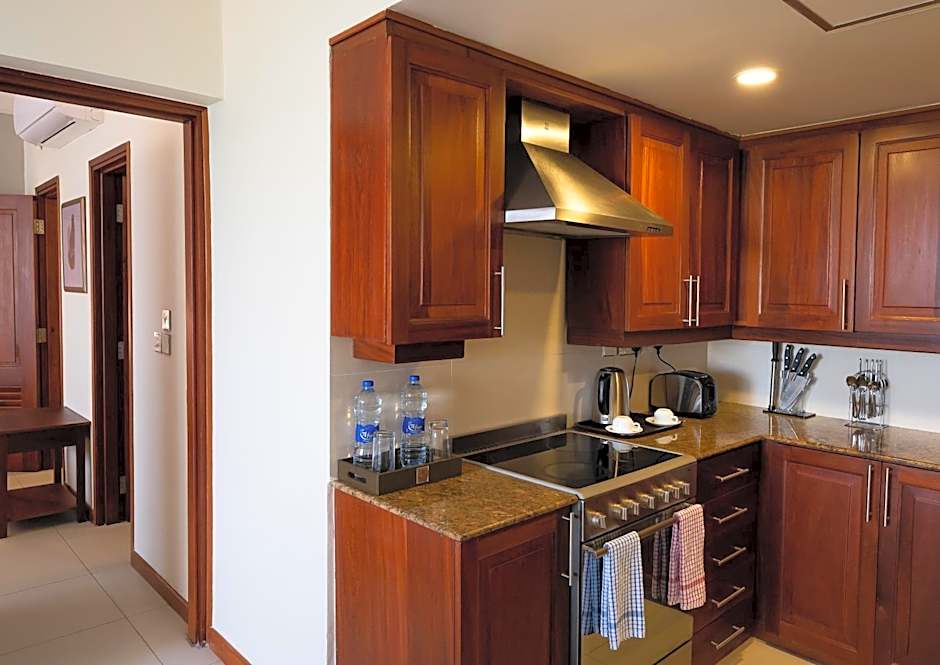Sea Cliff Court Hotel & Luxury Apartments