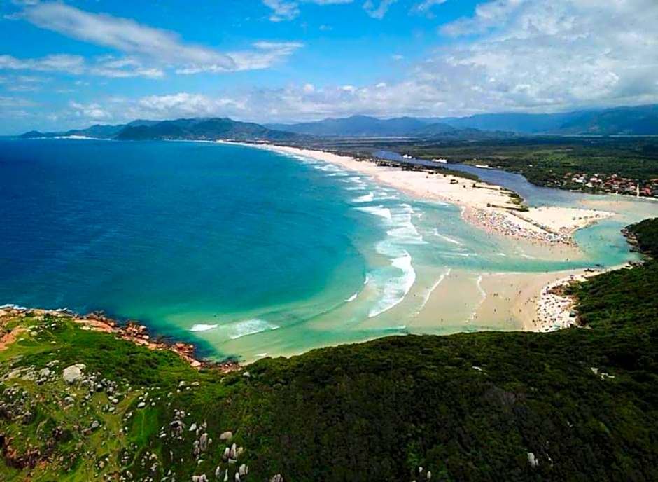 Gênesis Beach Hostel! Quartos compartilhados e privativos na Pinheira