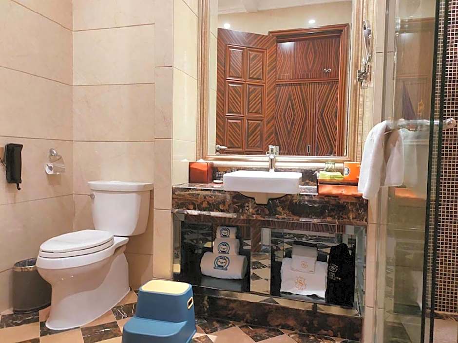 Suqian Shangyang Lake New Century Hotel