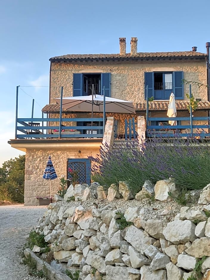 La casa dalle finestre blu