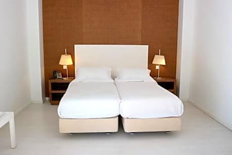 Twin Room Land View