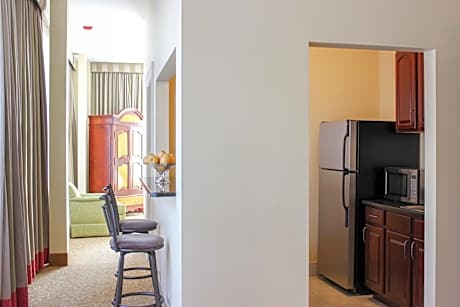 One-Bedroom Premier King Suite - Non-Smoking