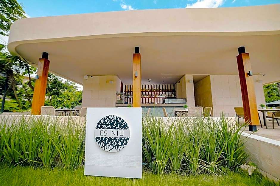 Family Selection at Grand Palladium Kantenah Resort & Spa- All Inclusive