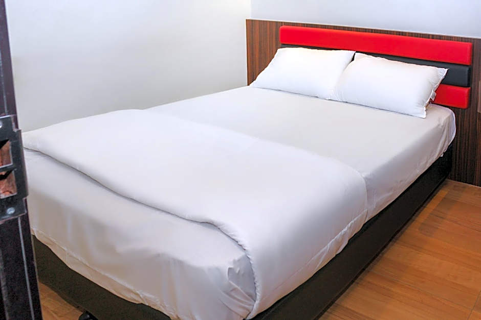 OYO 90027 Happy Hotel