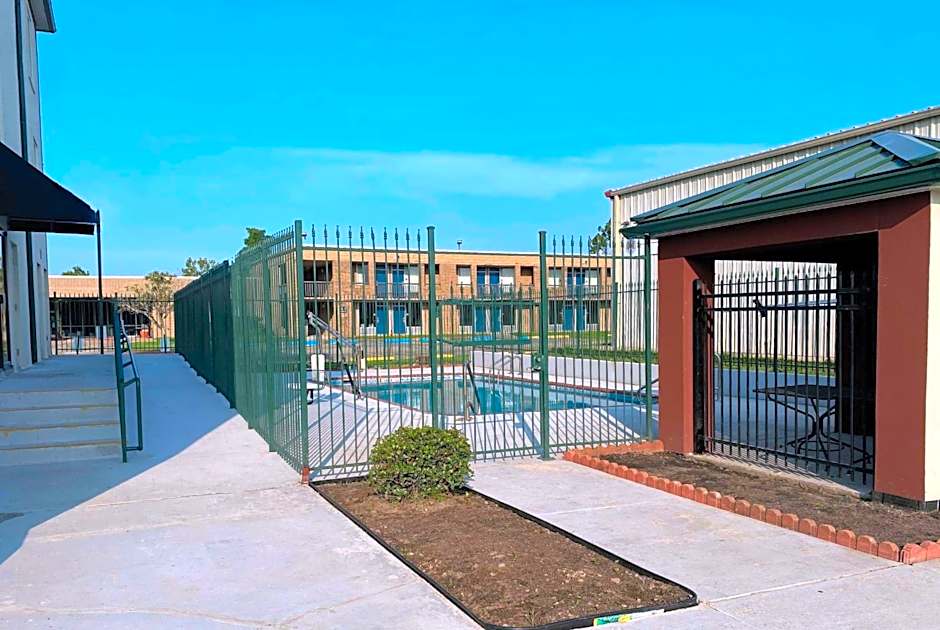 Days Inn by Wyndham LaPlace- New Orleans